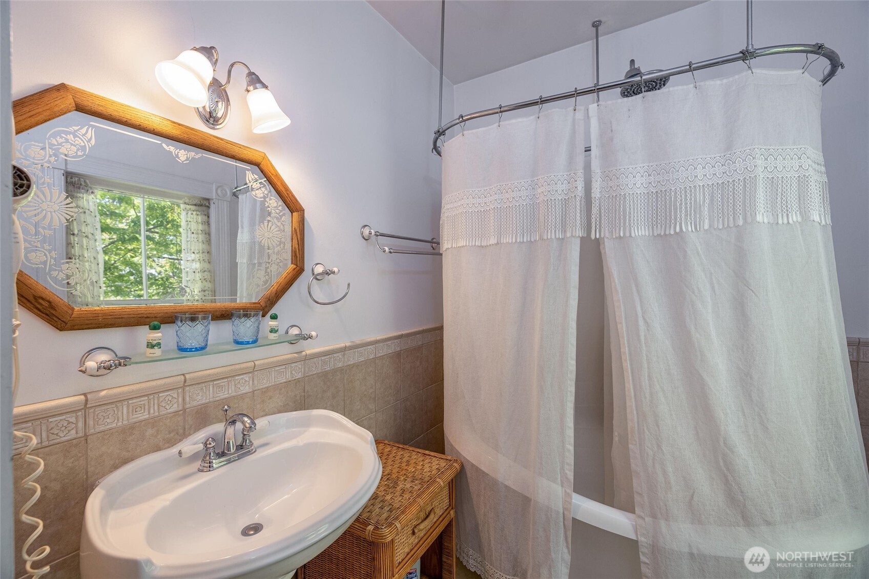 602 N Main Street , Coupeville, WA 98239