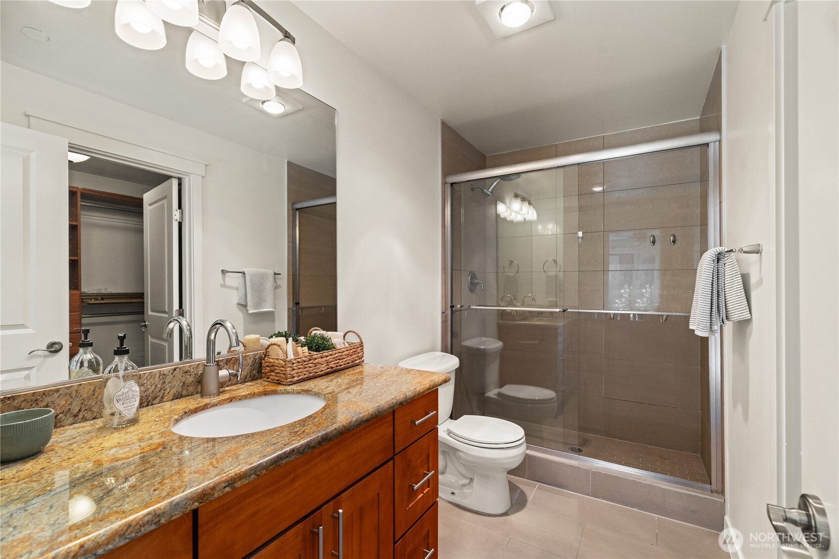 3212 81st Place SE #C301, Mercer Island, WA 98040