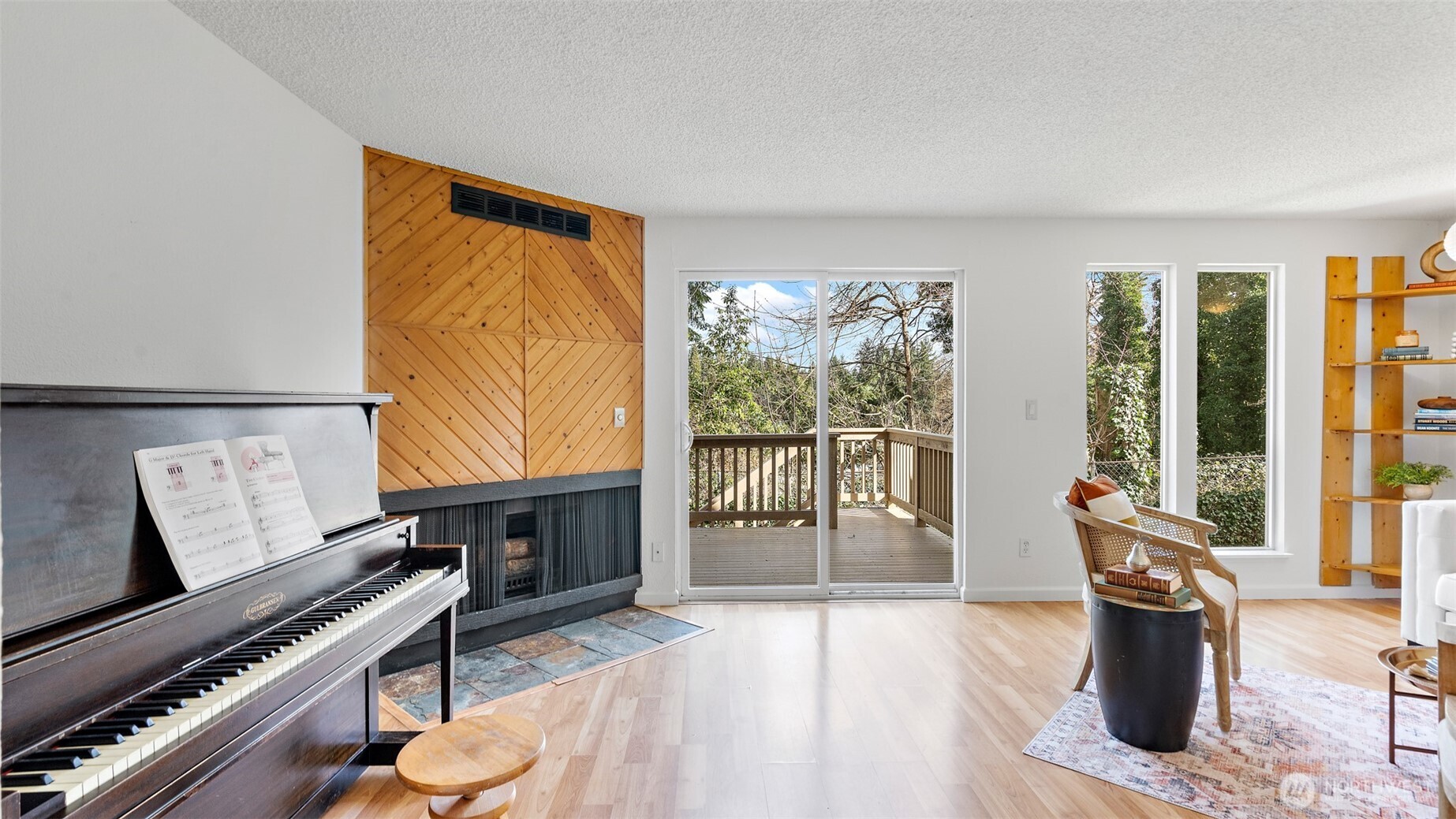 152 SW 200th Street , Normandy Park, WA 98166