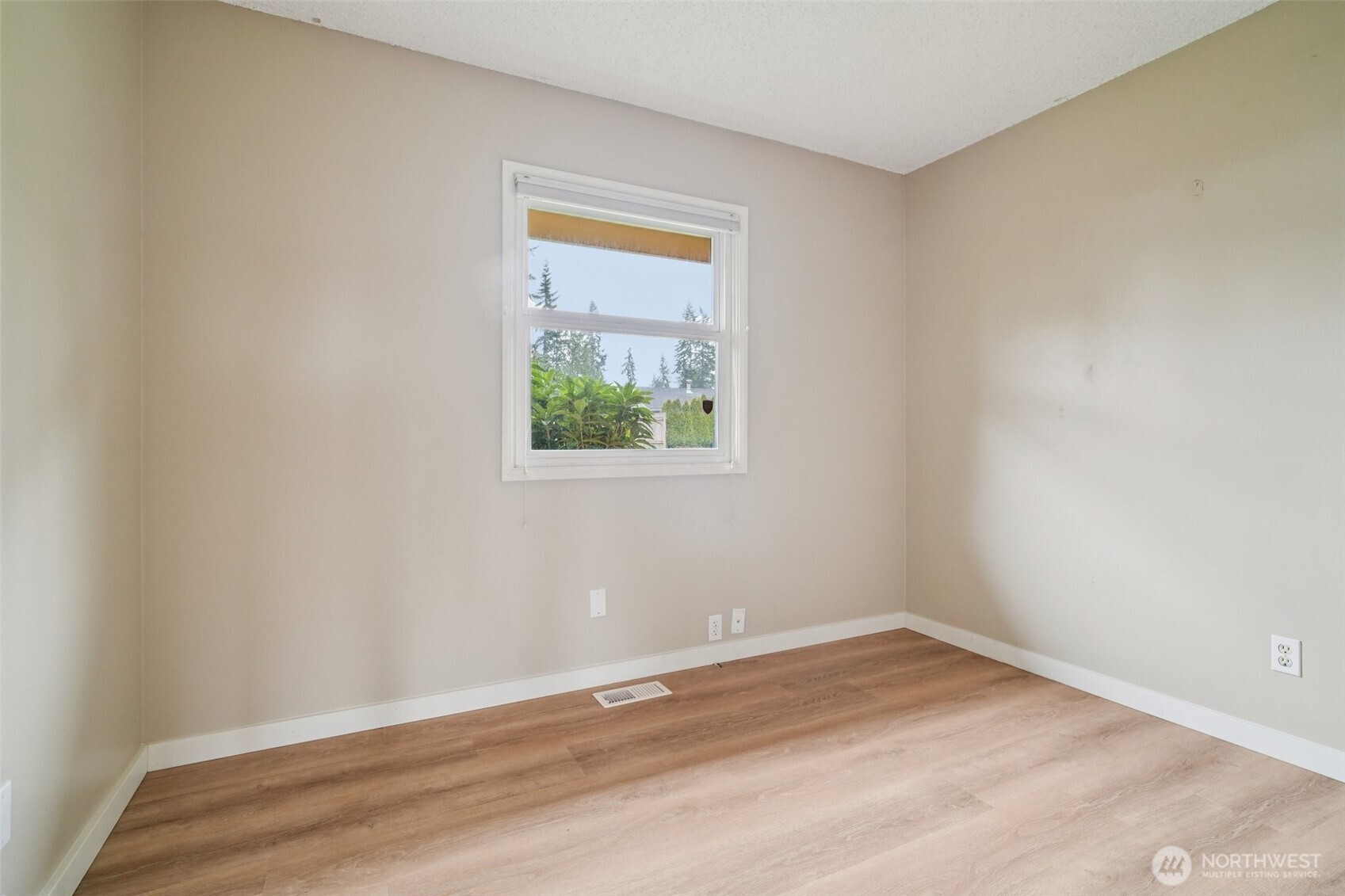 22404 58th Avenue W, Mountlake Terrace, WA 98043-3802