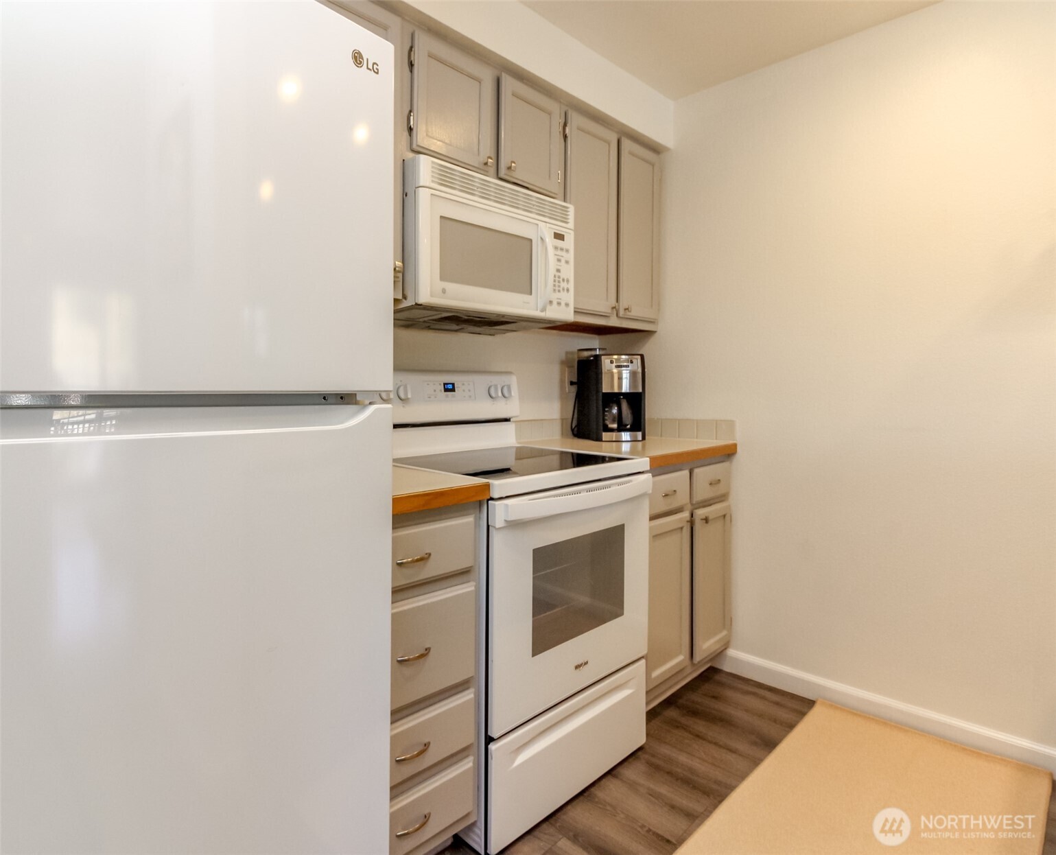 22810 30th Avenue S #C203, Des Moines, WA 98198