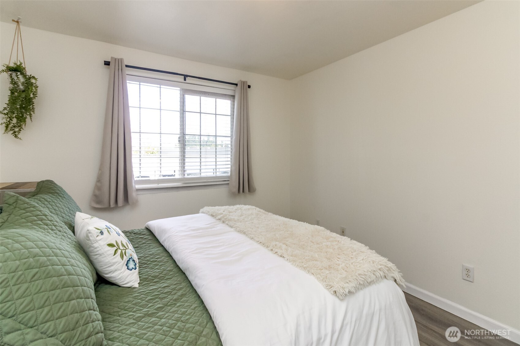 22810 30th Avenue S #C203, Des Moines, WA 98198