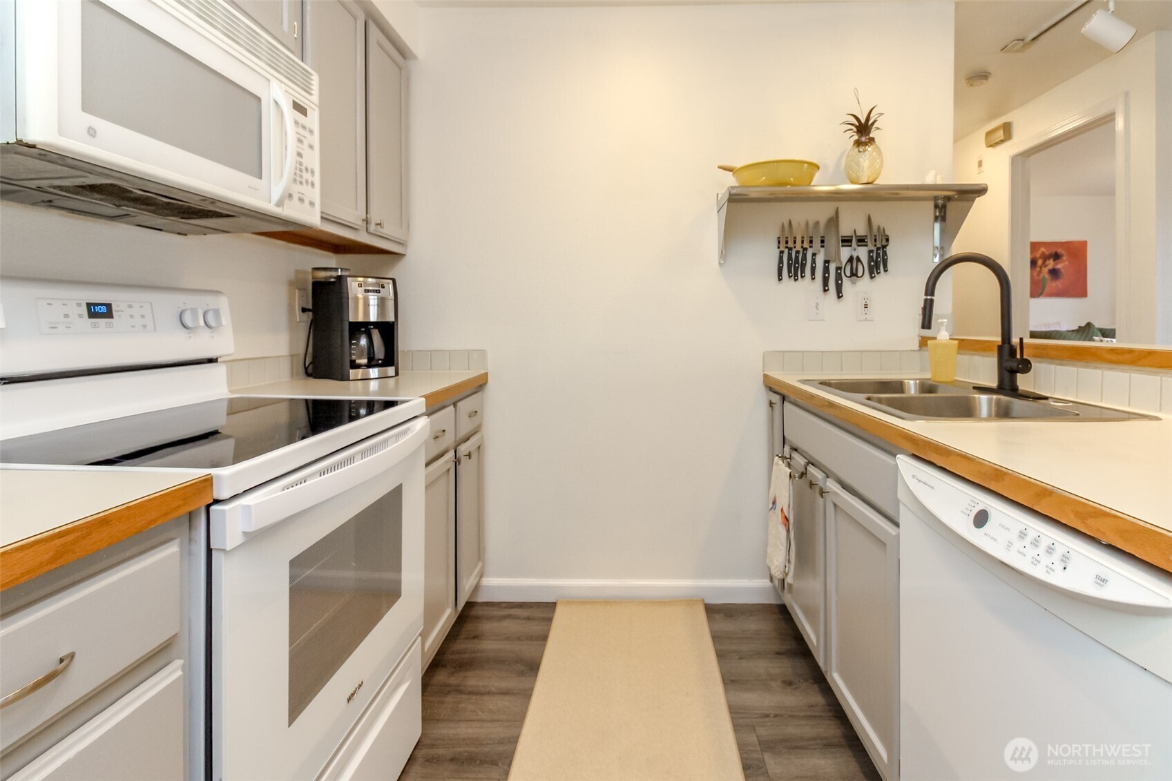 22810 30th Avenue S #C203, Des Moines, WA 98198