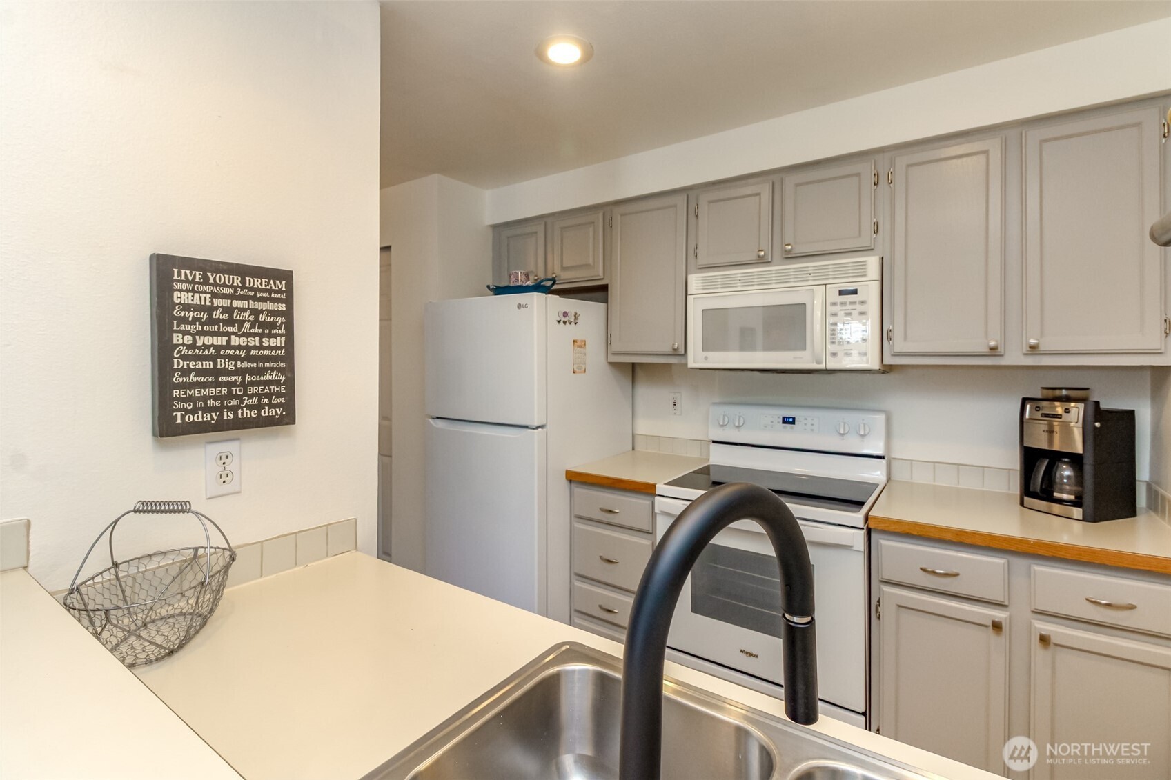 22810 30th Avenue S #C203, Des Moines, WA 98198