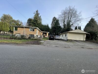 27 SW 102 Street , Seattle, WA 98146