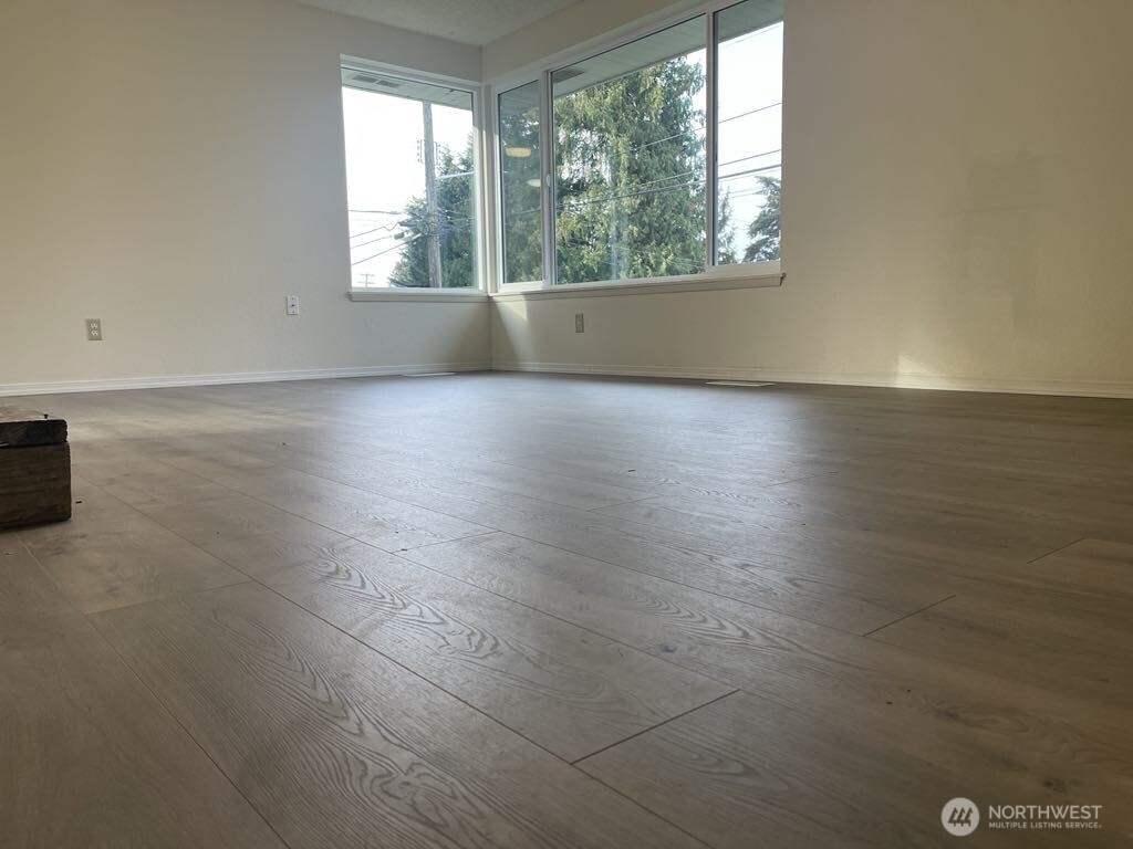 27 SW 102 Street , Seattle, WA 98146