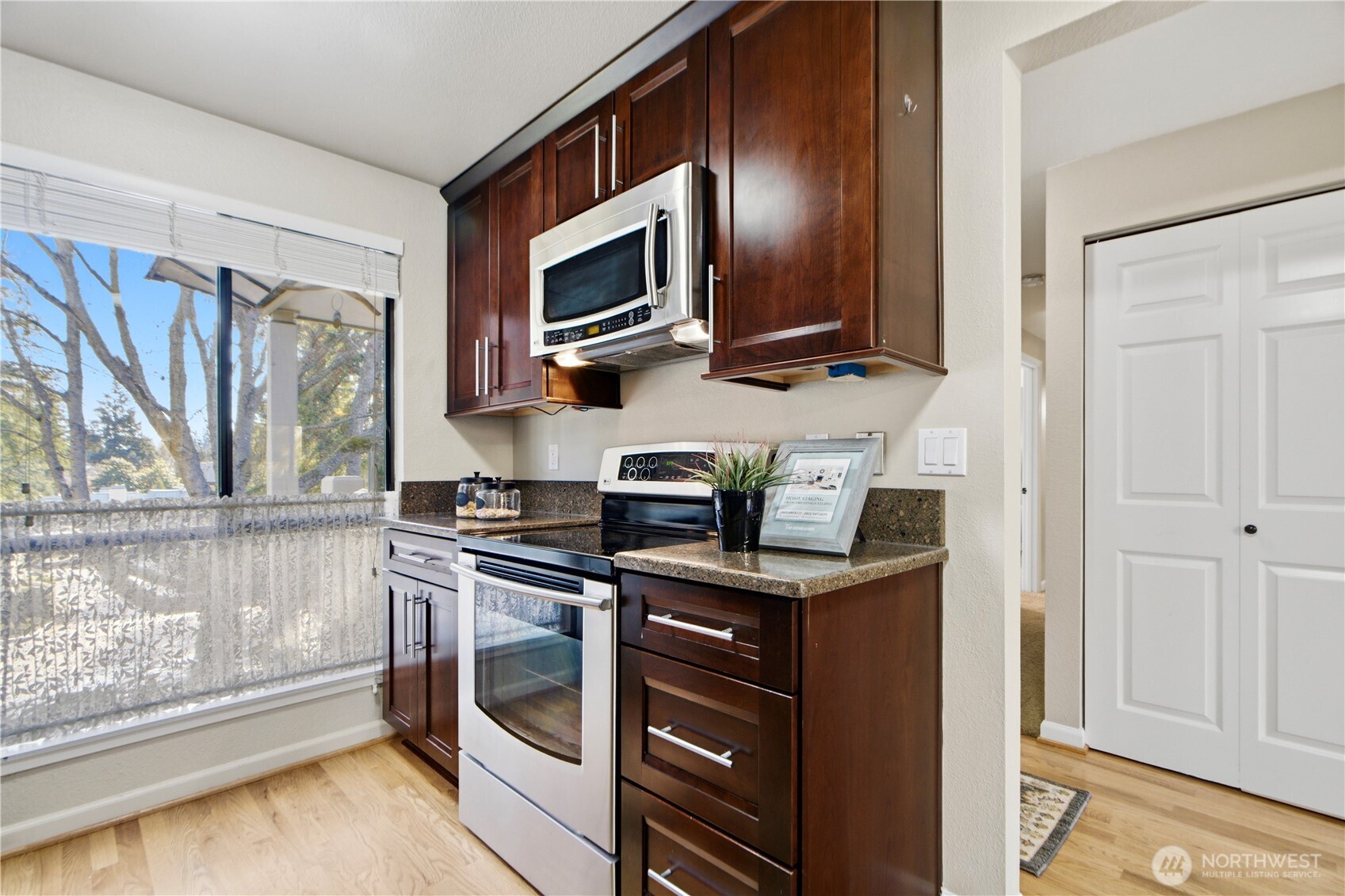 1619 102nd Place NE #B-2, Bellevue, WA 98004