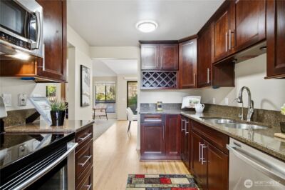 1619 102nd Place NE #B-2, Bellevue, WA 98004 - Photo 10
