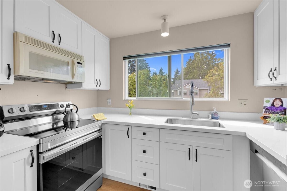 12024 101st Avenue NE #E2, Kirkland, WA 98034