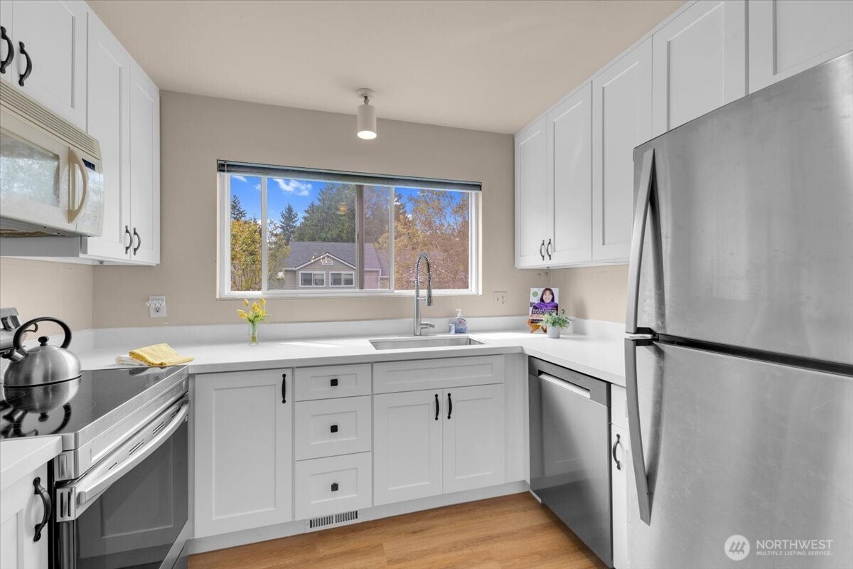 12024 101st Avenue NE #E2, Kirkland, WA 98034