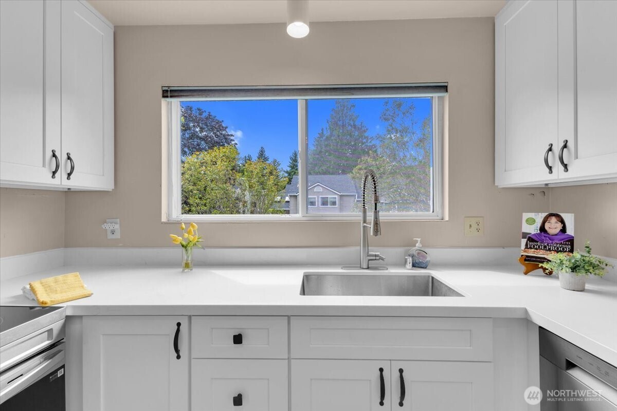 12024 101st Avenue NE #E2, Kirkland, WA 98034