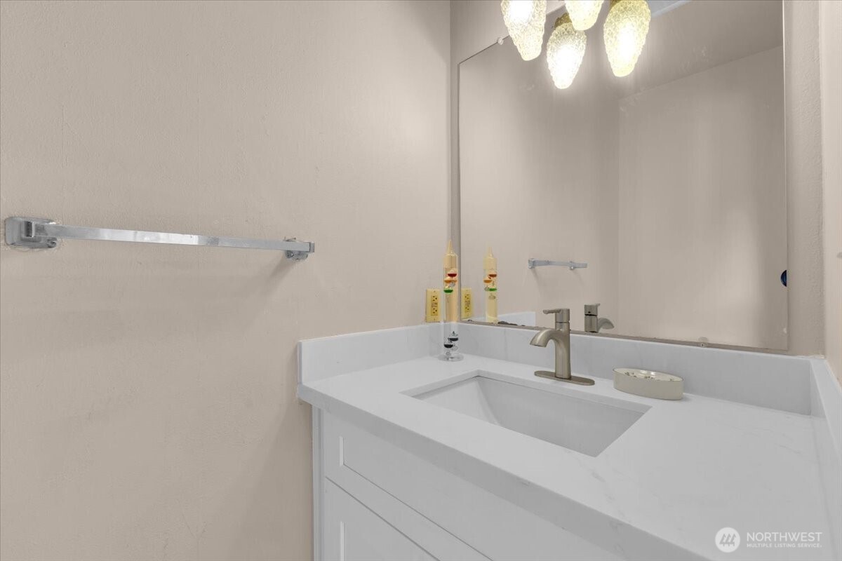 12024 101st Avenue NE #E2, Kirkland, WA 98034