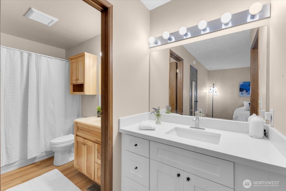 12024 101st Avenue NE #E2, Kirkland, WA 98034