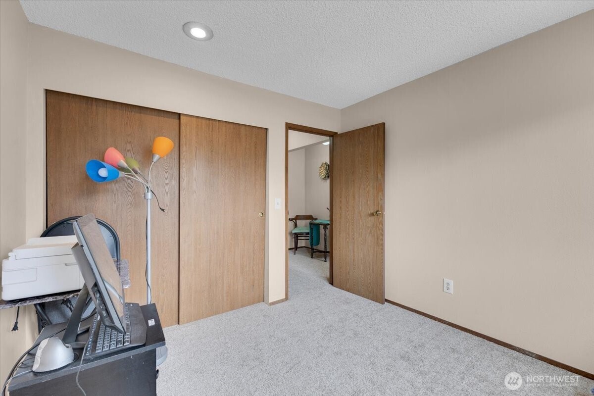 12024 101st Avenue NE #E2, Kirkland, WA 98034