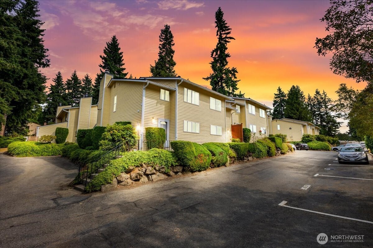 12024 101st Avenue NE #E2, Kirkland, WA 98034