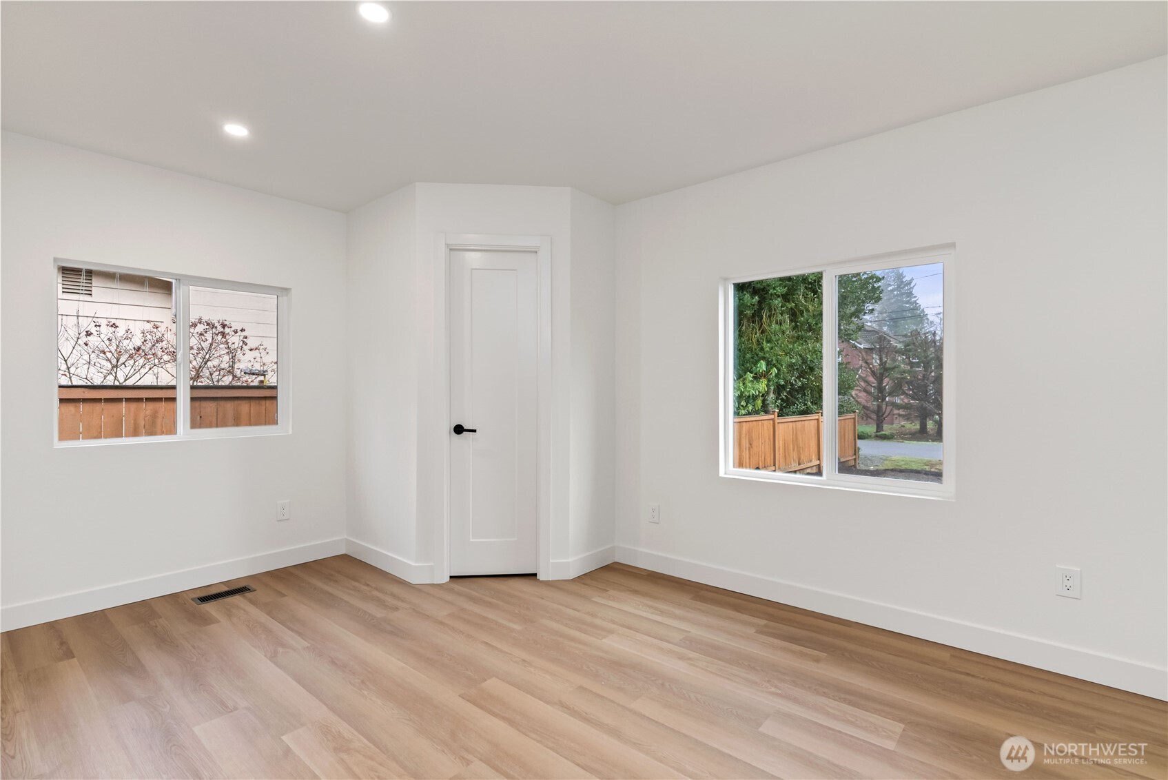 35851 12th Avenue SW, Federal Way, WA 98023