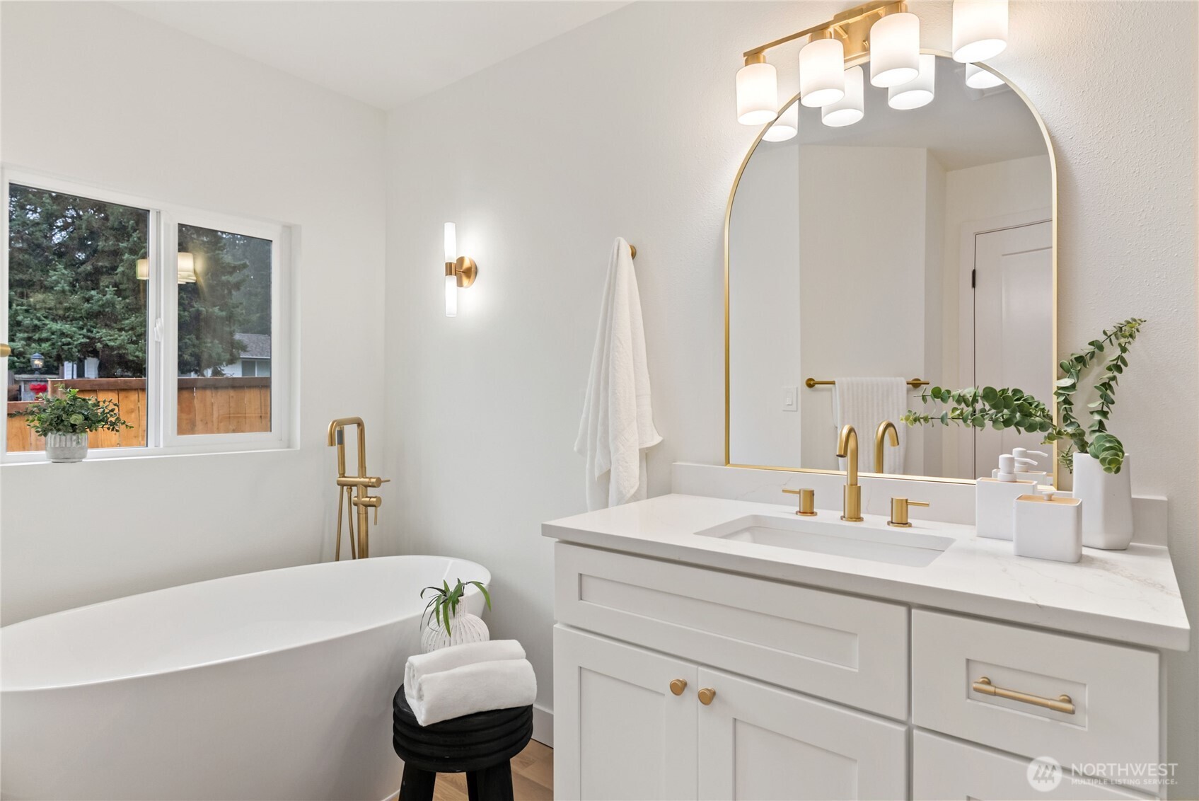 35851 12th Avenue SW, Federal Way, WA 98023