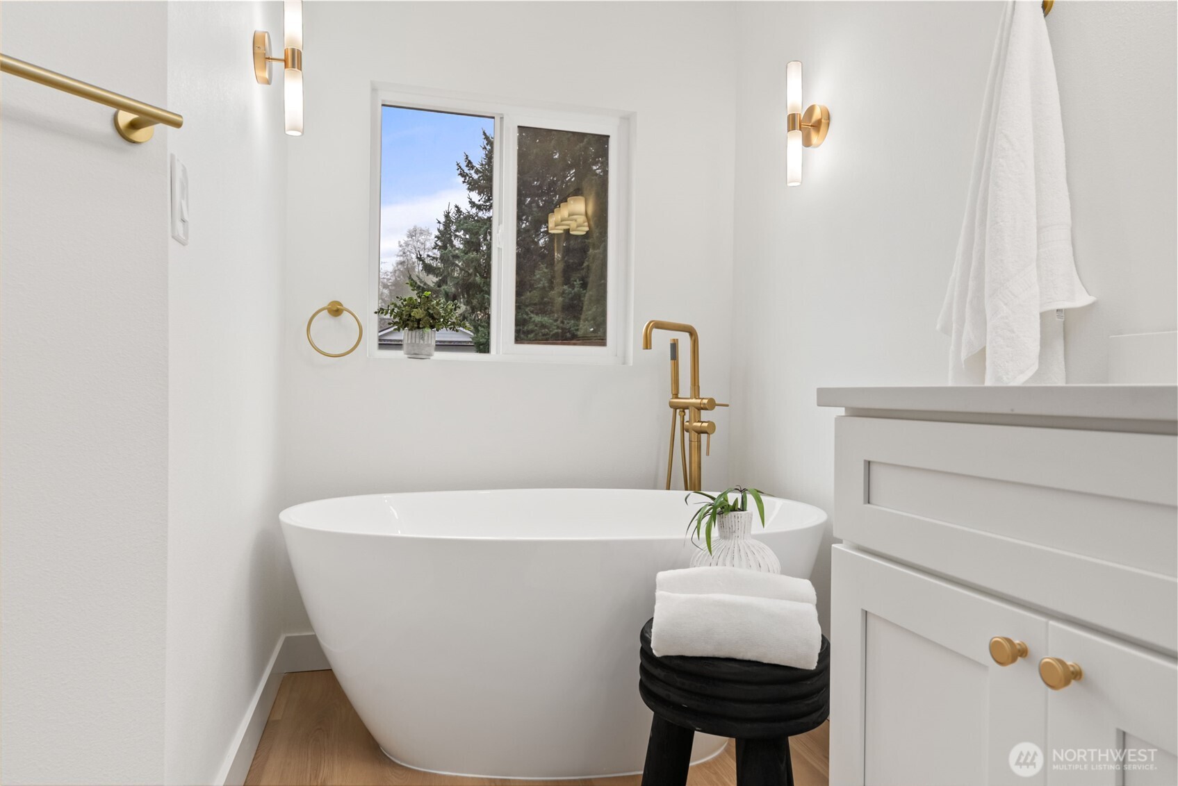 35851 12th Avenue SW, Federal Way, WA 98023