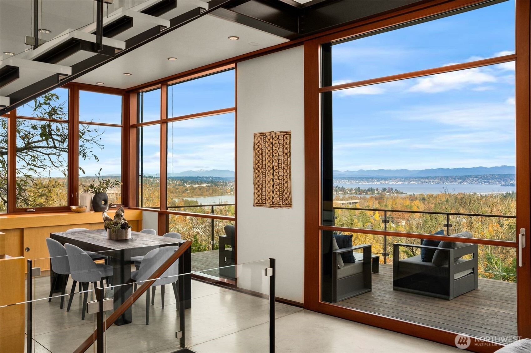 1527 E Howe Street , Seattle, WA 98112