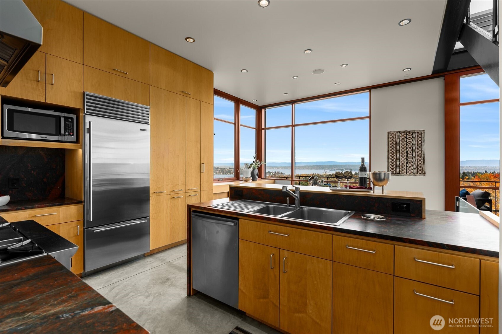 1527 E Howe Street , Seattle, WA 98112