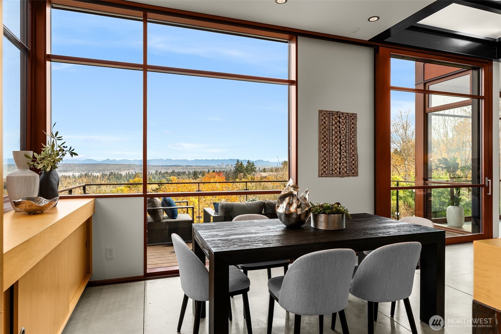 1527 E Howe Street , Seattle, WA 98112