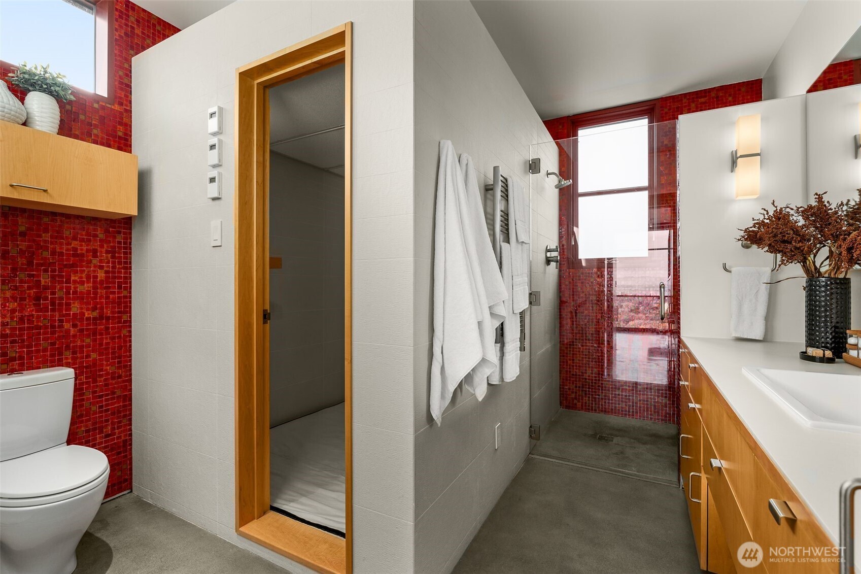 1527 E Howe Street , Seattle, WA 98112