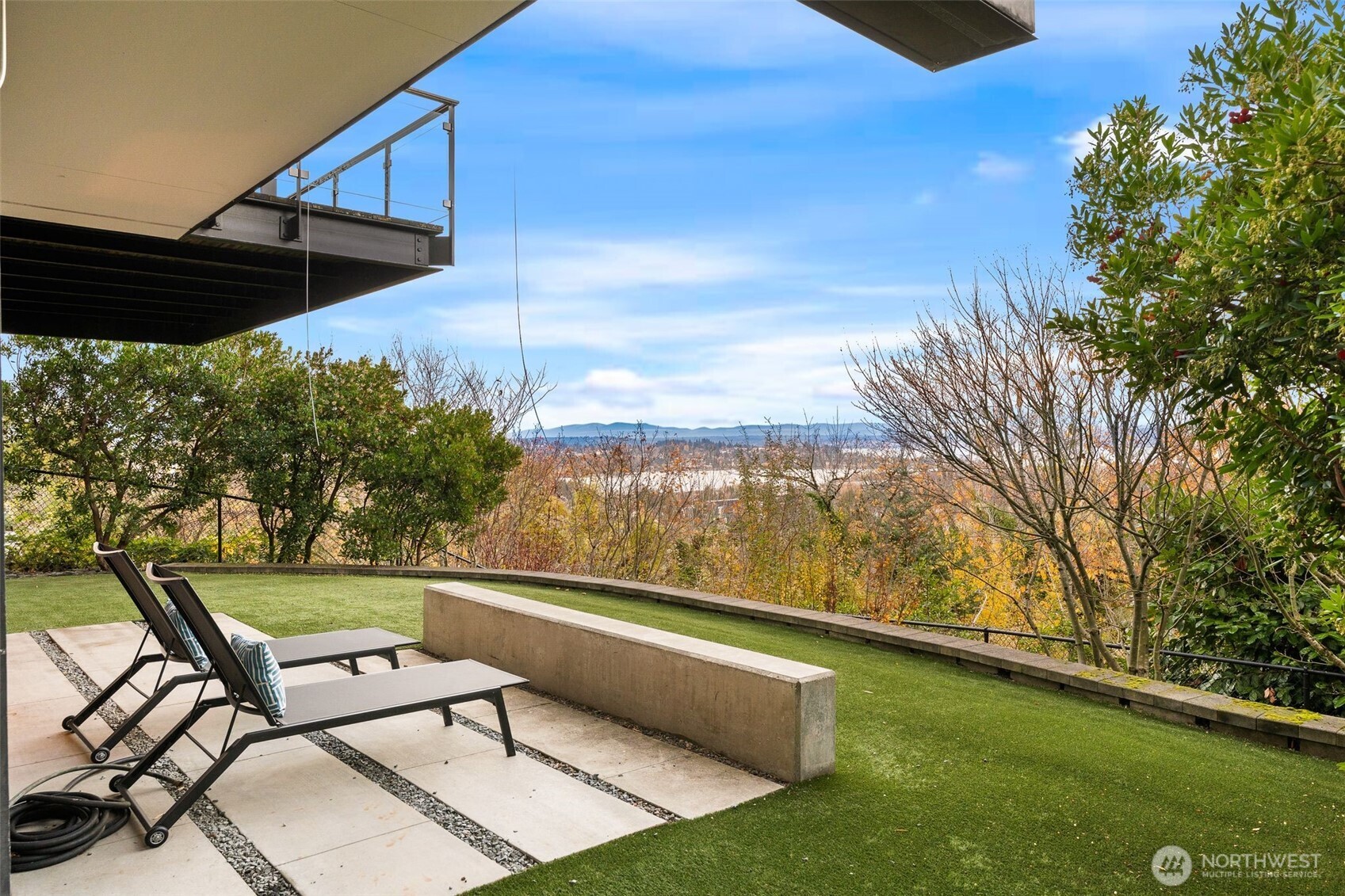 1527 E Howe Street , Seattle, WA 98112