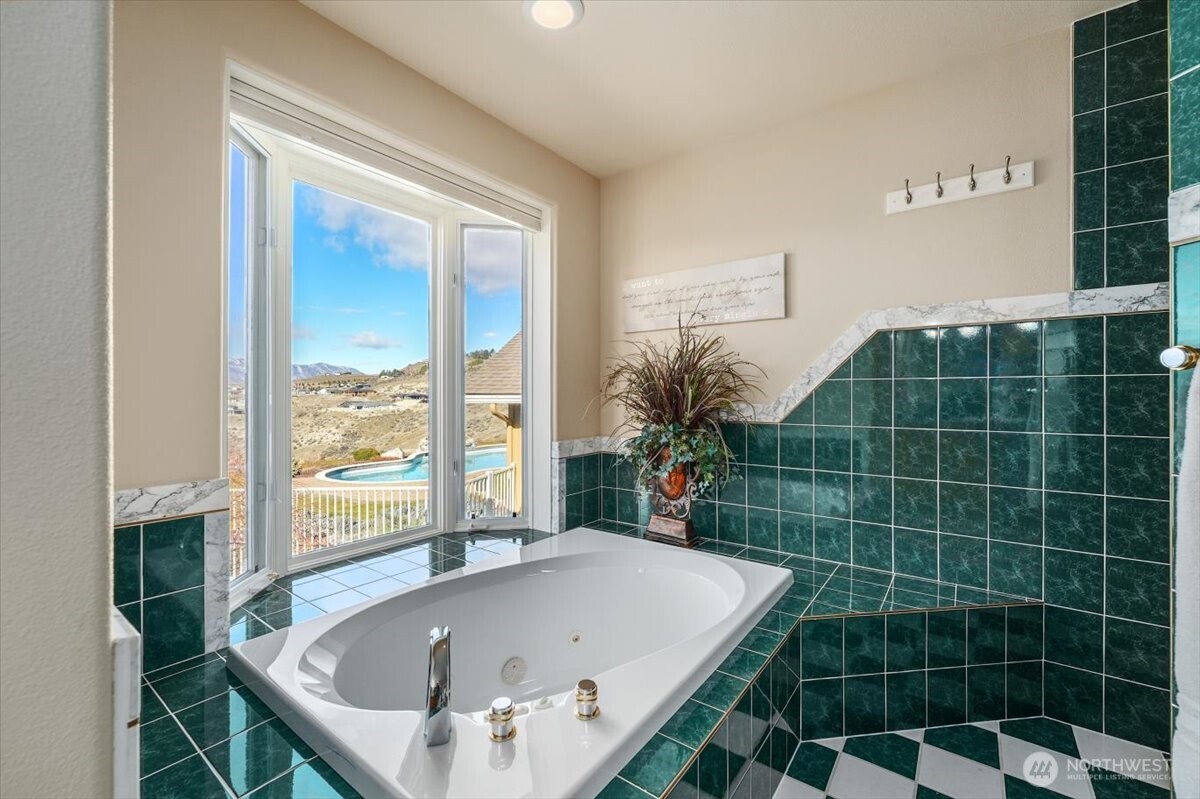 333 Highpoint Place , Chelan, WA 98816
