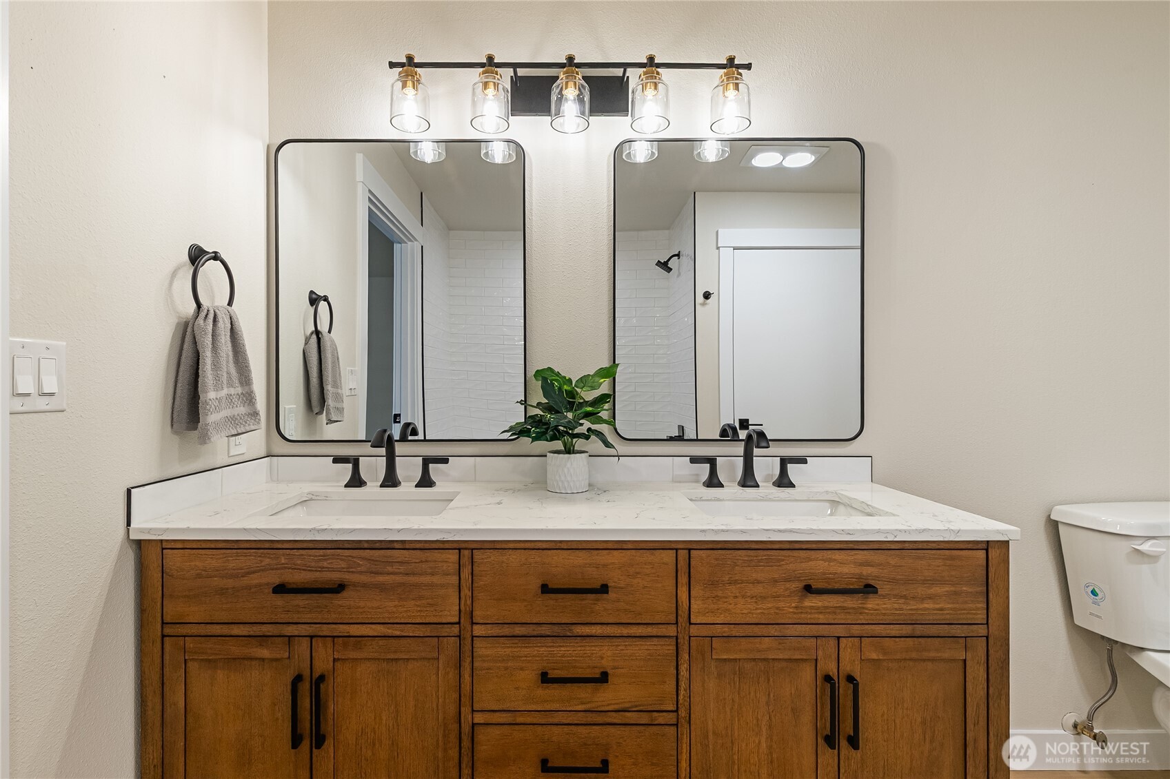 1178 E Grover Street #101, Lynden, WA 98264