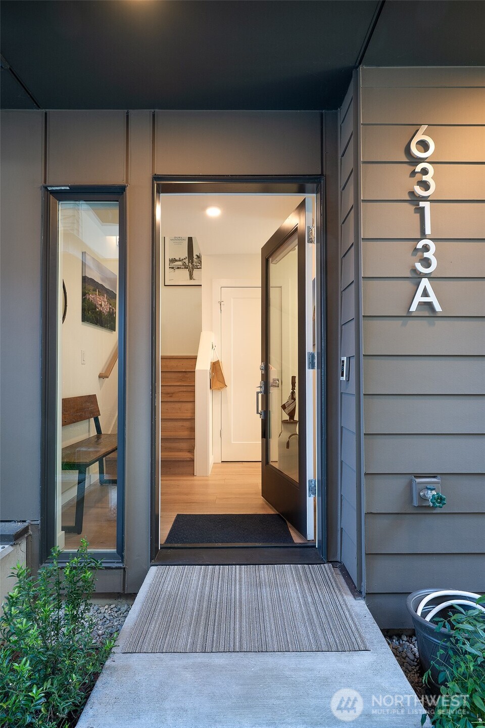 6313 9th Avenue NE #A, Seattle, WA 98115