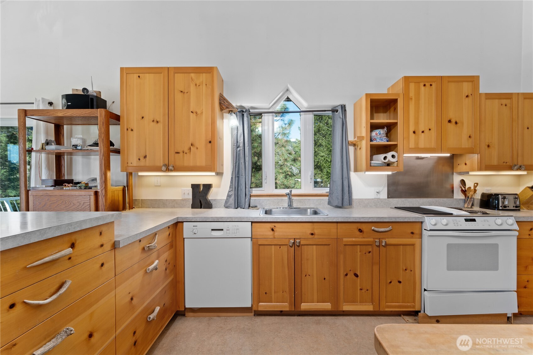 241 Chickadee Mountain Lane , Chelan, WA 98816