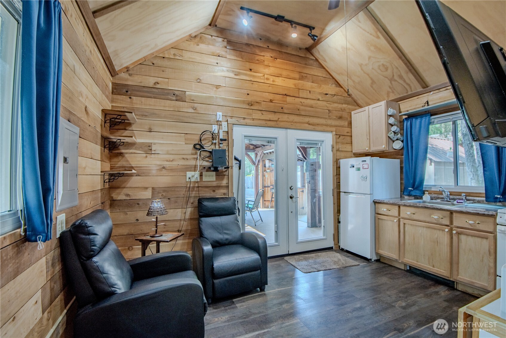 30 N Brook Lane , Hoodsport, WA 98548