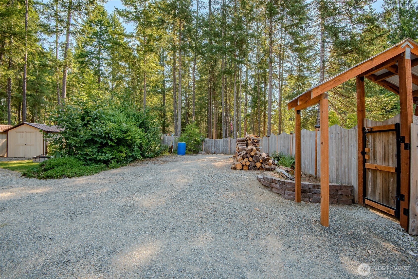 30 N Brook Lane , Hoodsport, WA 98548