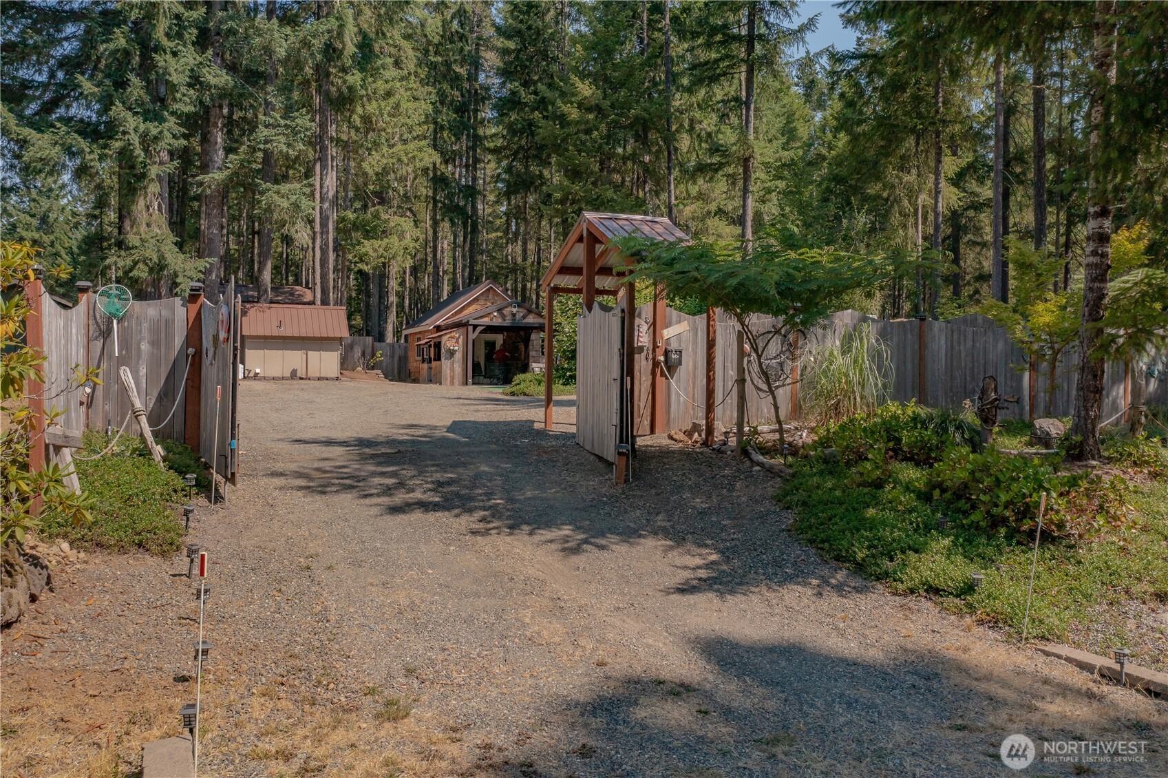 30 N Brook Lane , Hoodsport, WA 98548