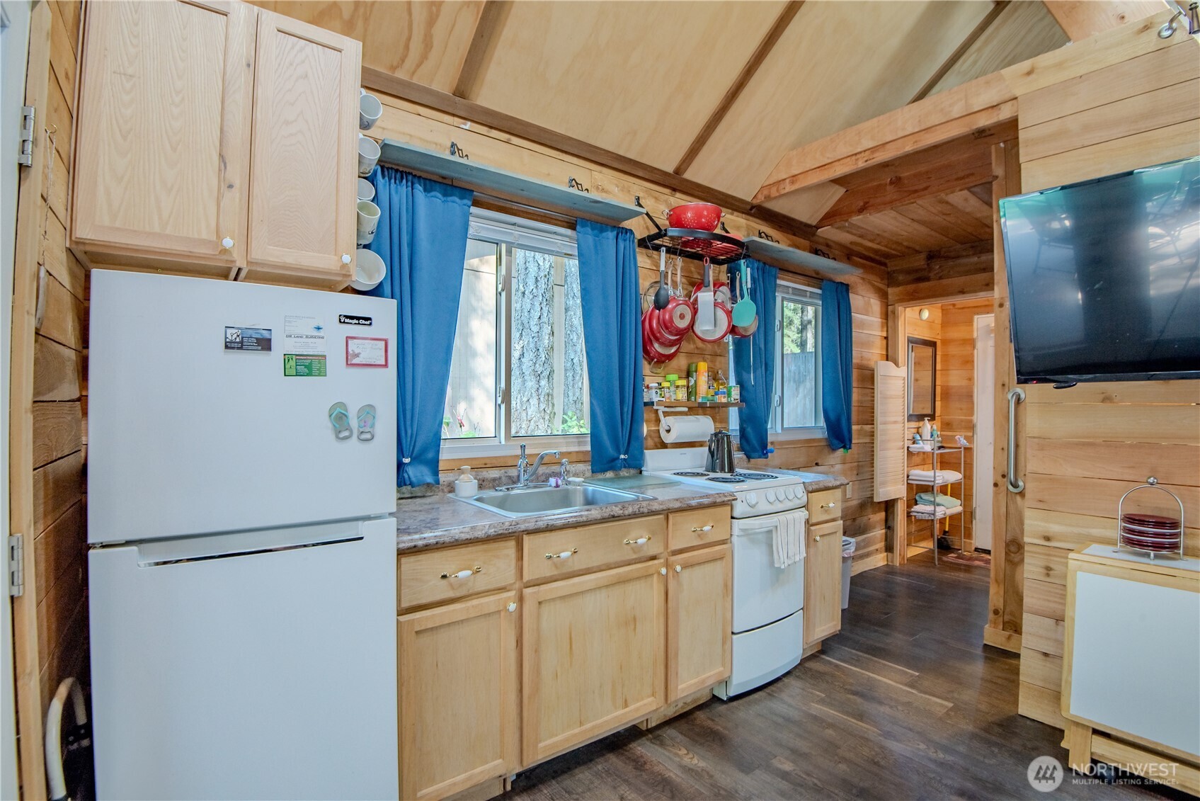 30 N Brook Lane , Hoodsport, WA 98548