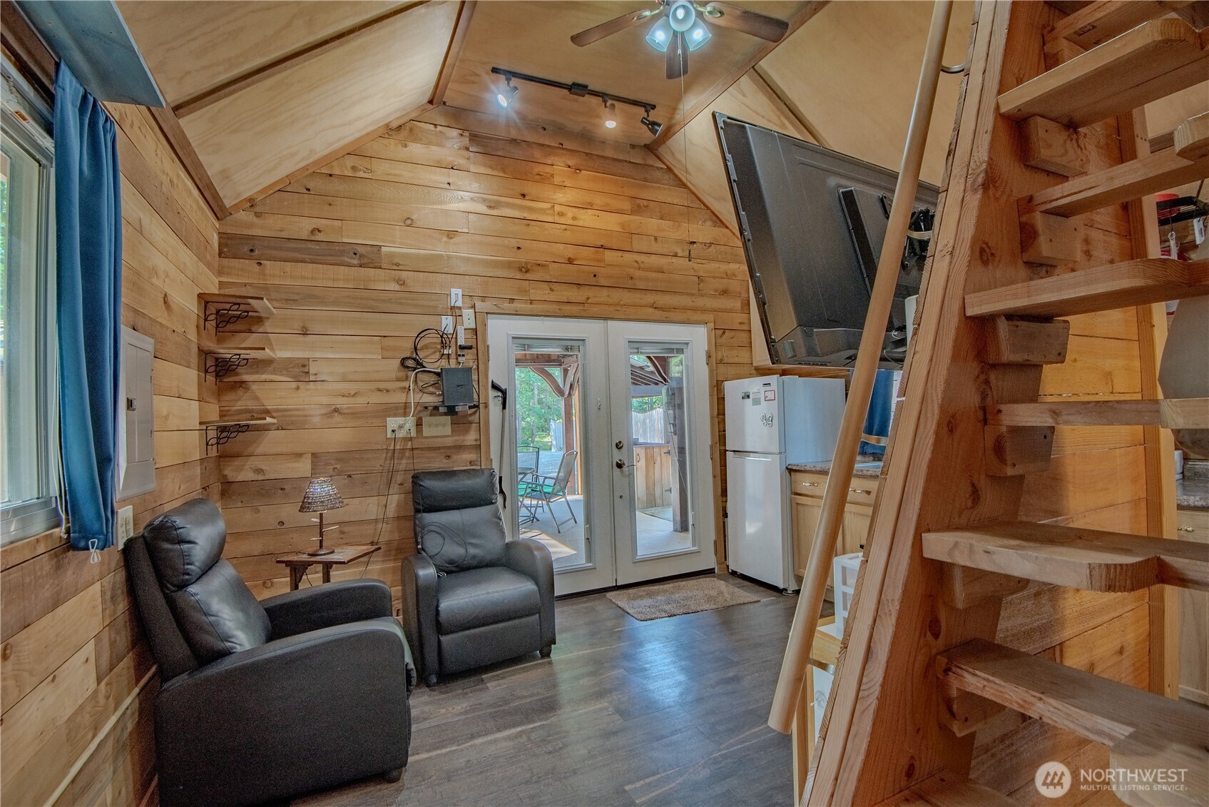 30 N Brook Lane , Hoodsport, WA 98548