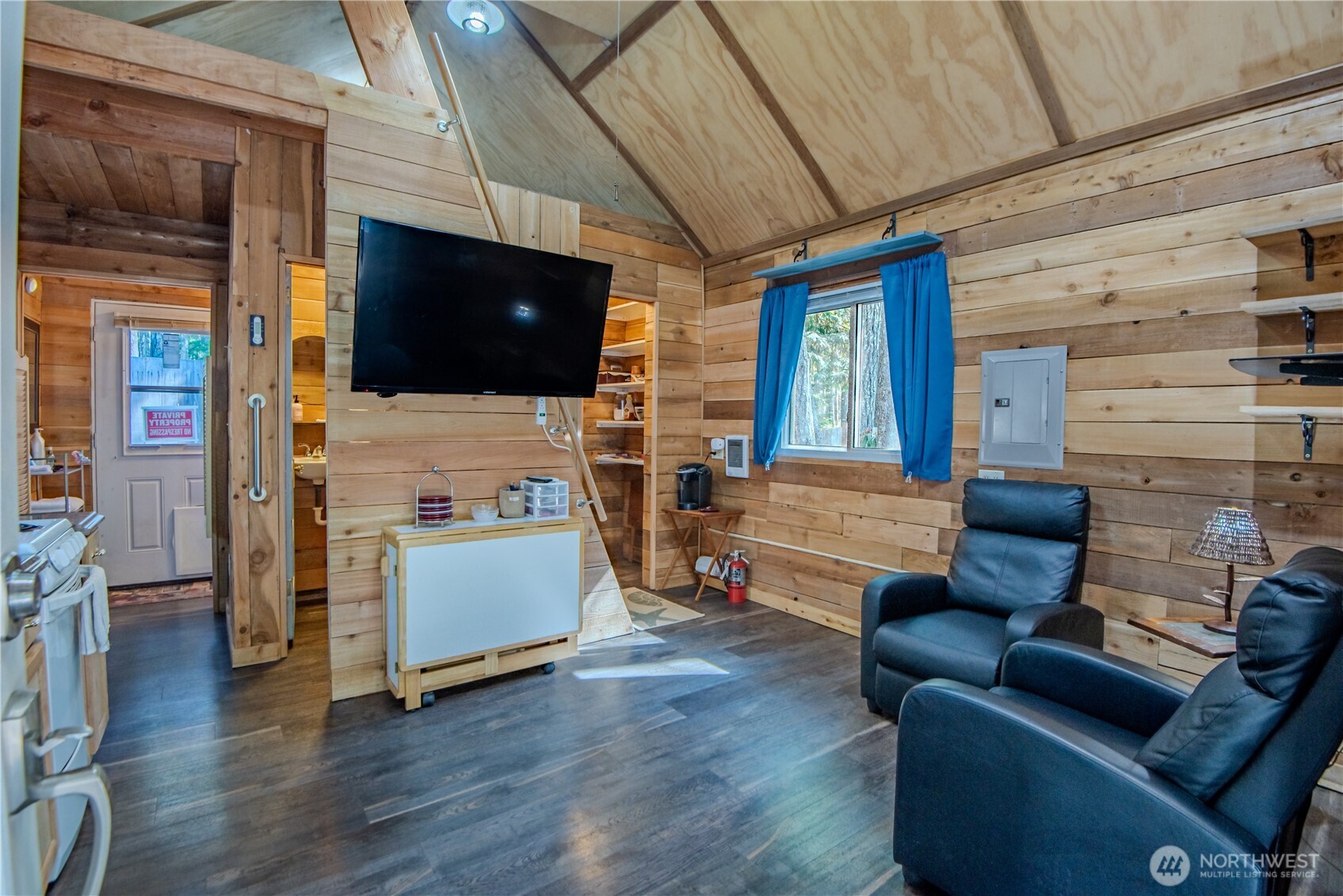 30 N Brook Lane , Hoodsport, WA 98548