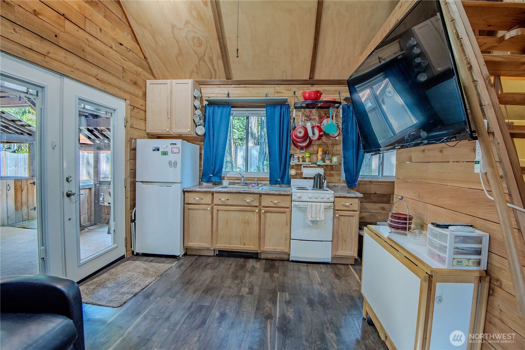 30 N Brook Lane , Hoodsport, WA 98548