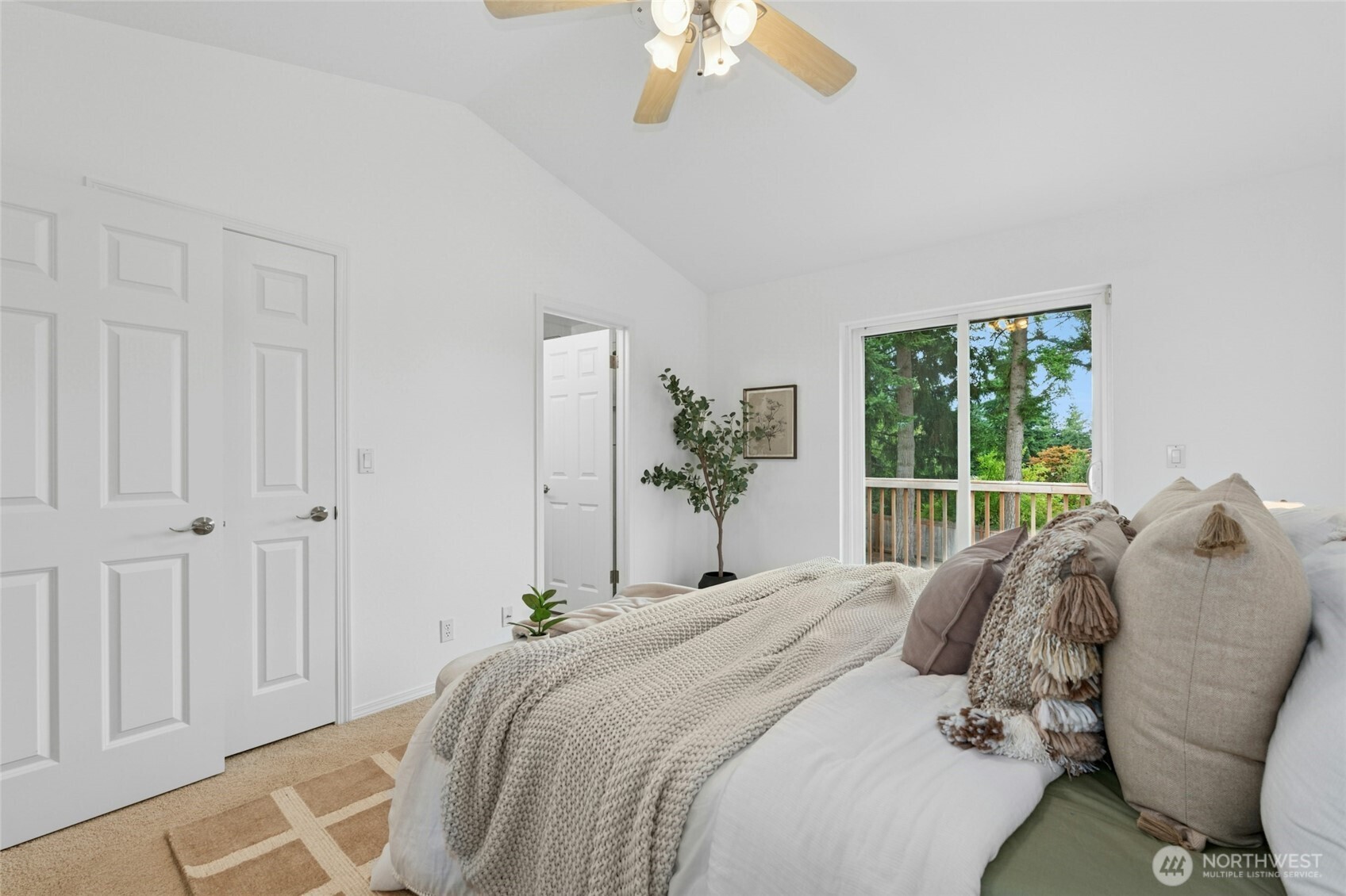 1132 Crawford Rd , Lynnwood, WA 98036-8600