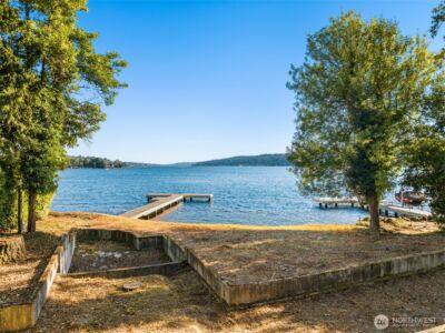 10879 SE Lake Road , Bellevue, WA 98004