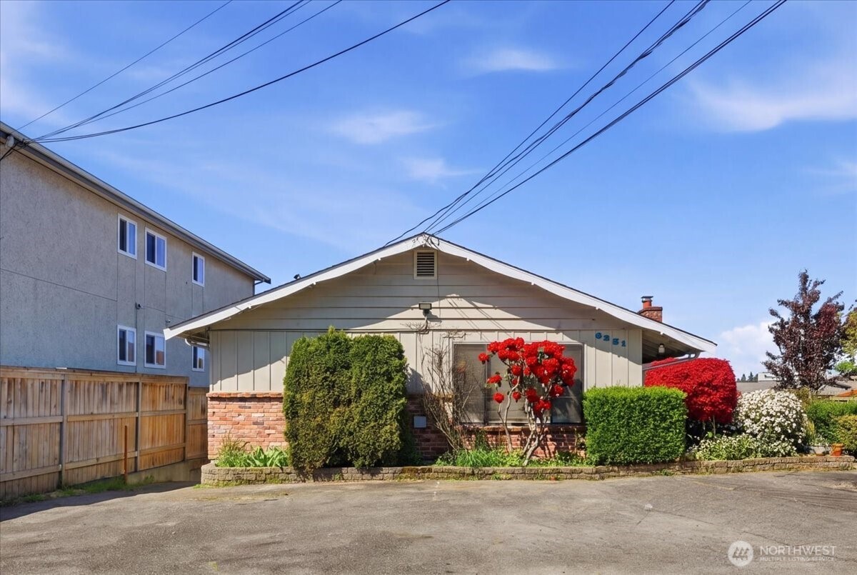 6251 3rd Avenue NW, Seattle, WA 98107