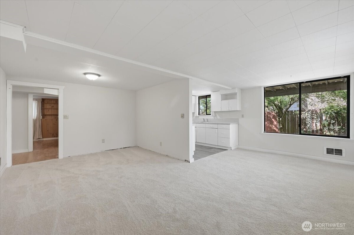 6251 3rd Avenue NW, Seattle, WA 98107