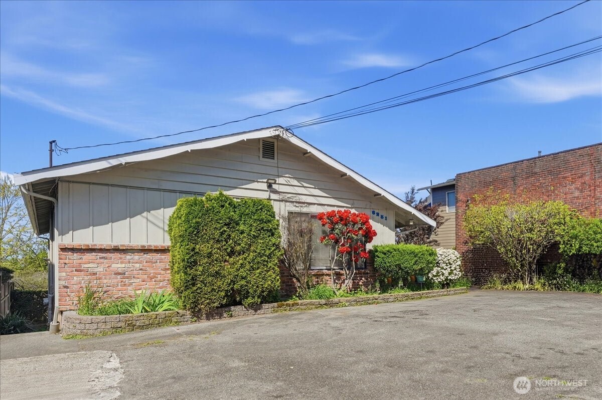 6251 3rd Avenue NW, Seattle, WA 98107