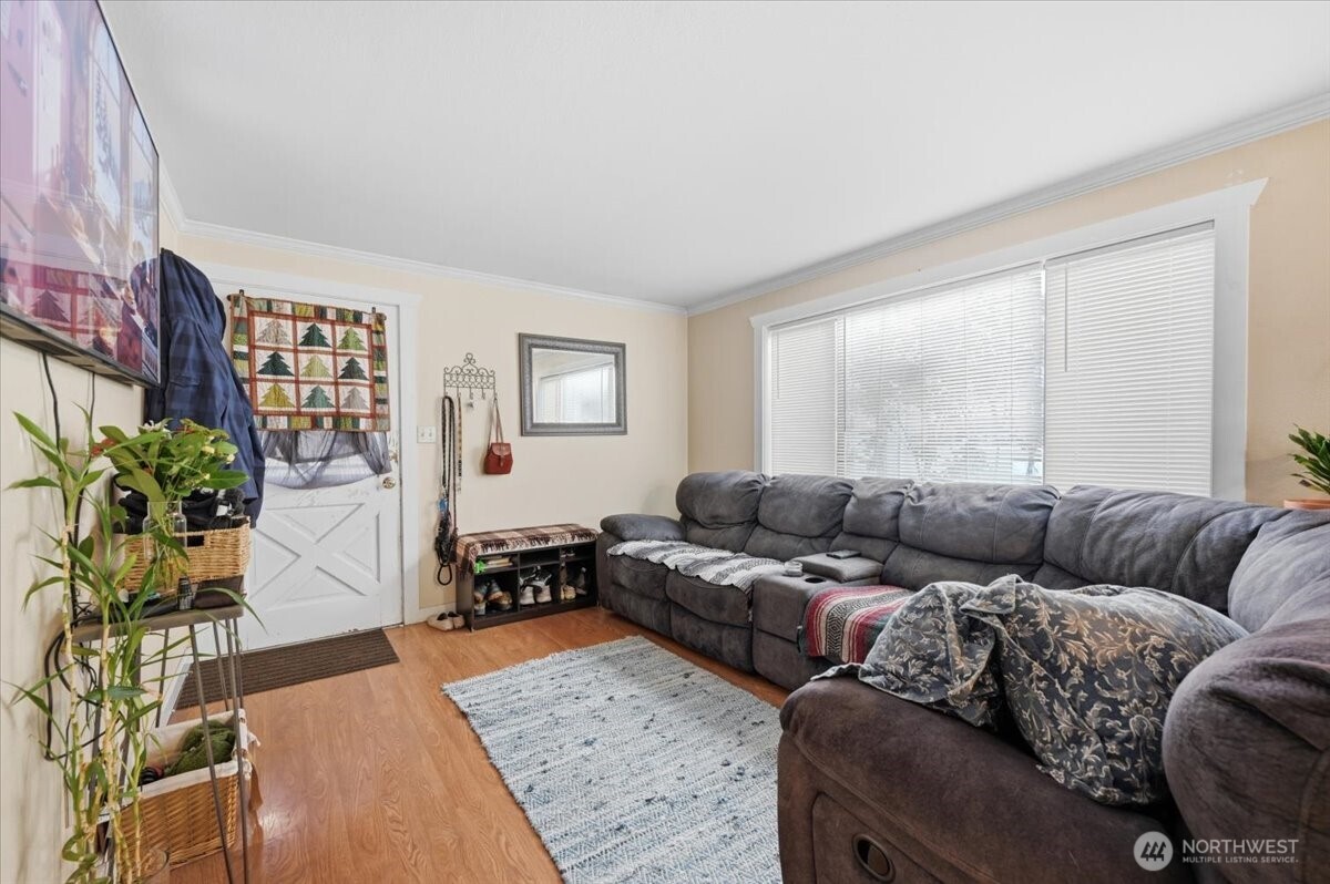6251 3rd Avenue NW, Seattle, WA 98107