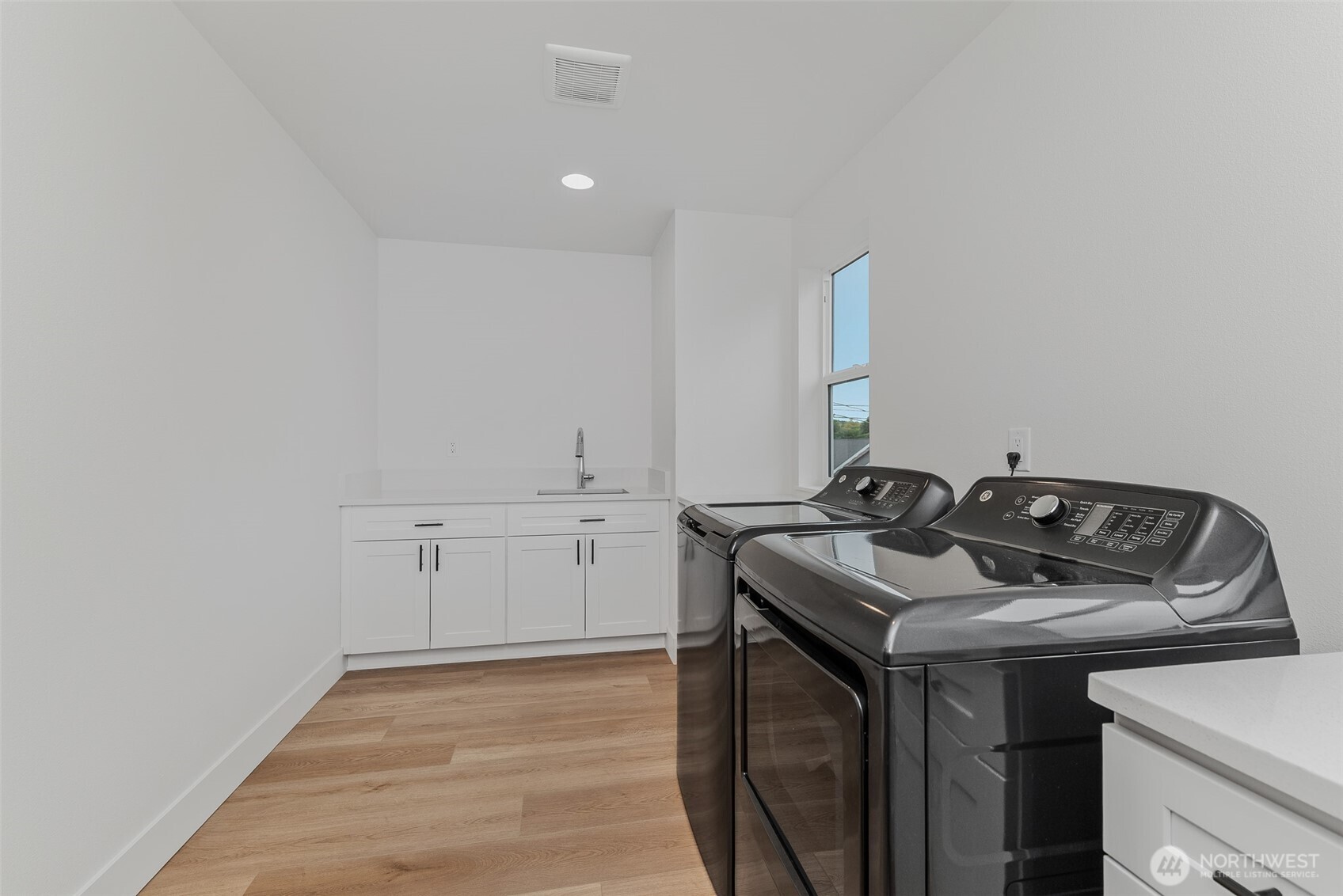 1209 S 6th Avenue , Kelso, WA 98626