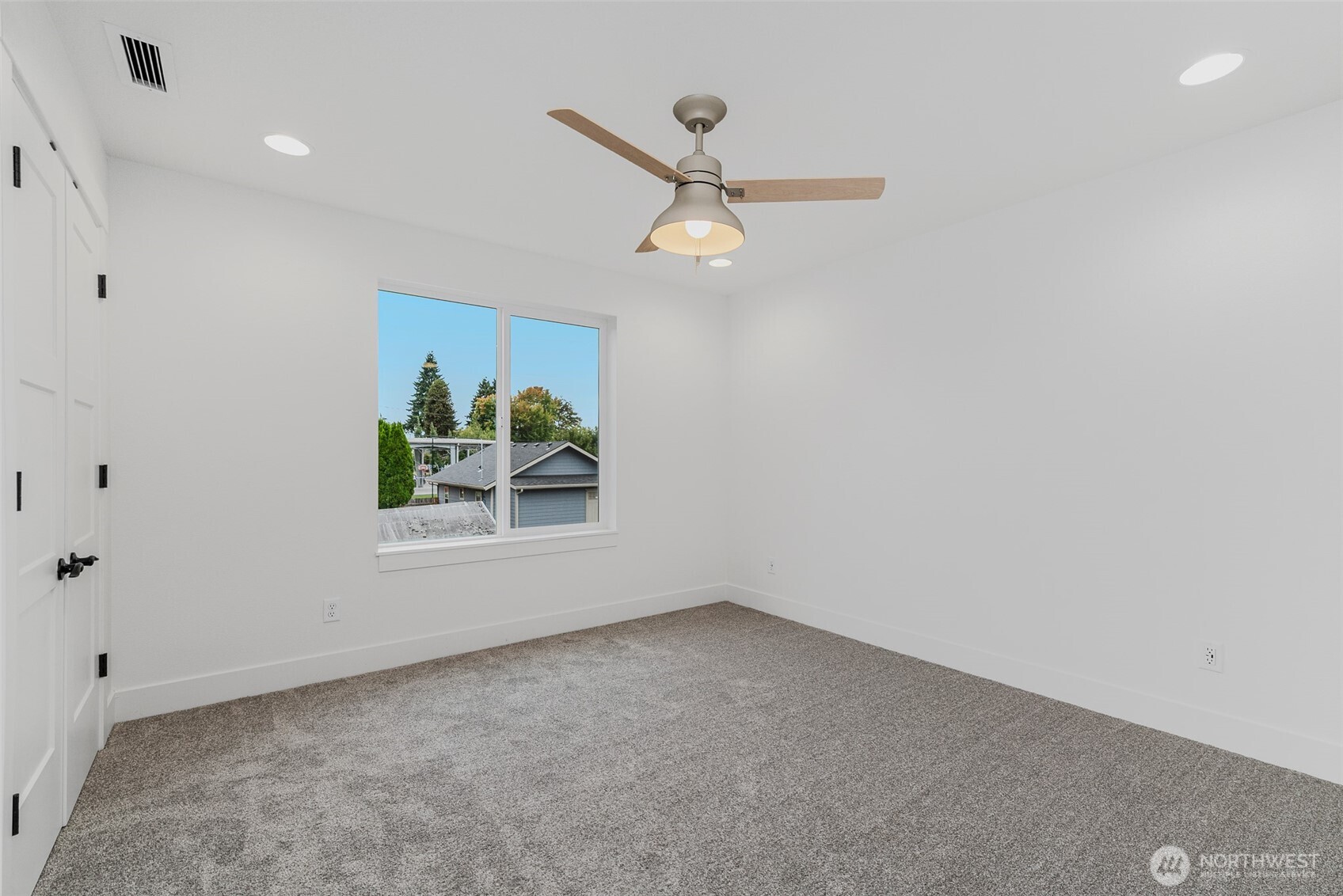 1209 S 6th Avenue , Kelso, WA 98626