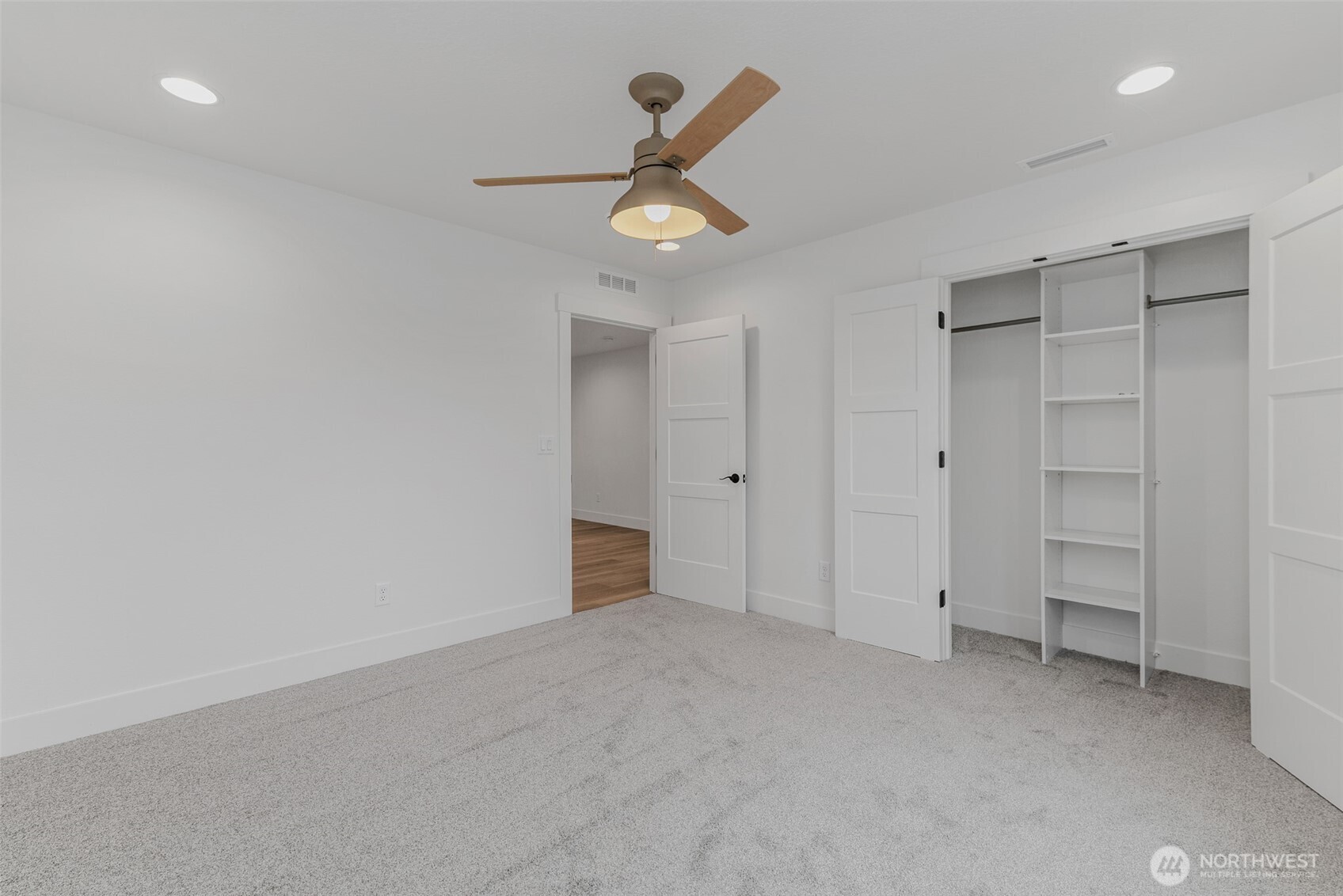 1209 S 6th Avenue , Kelso, WA 98626