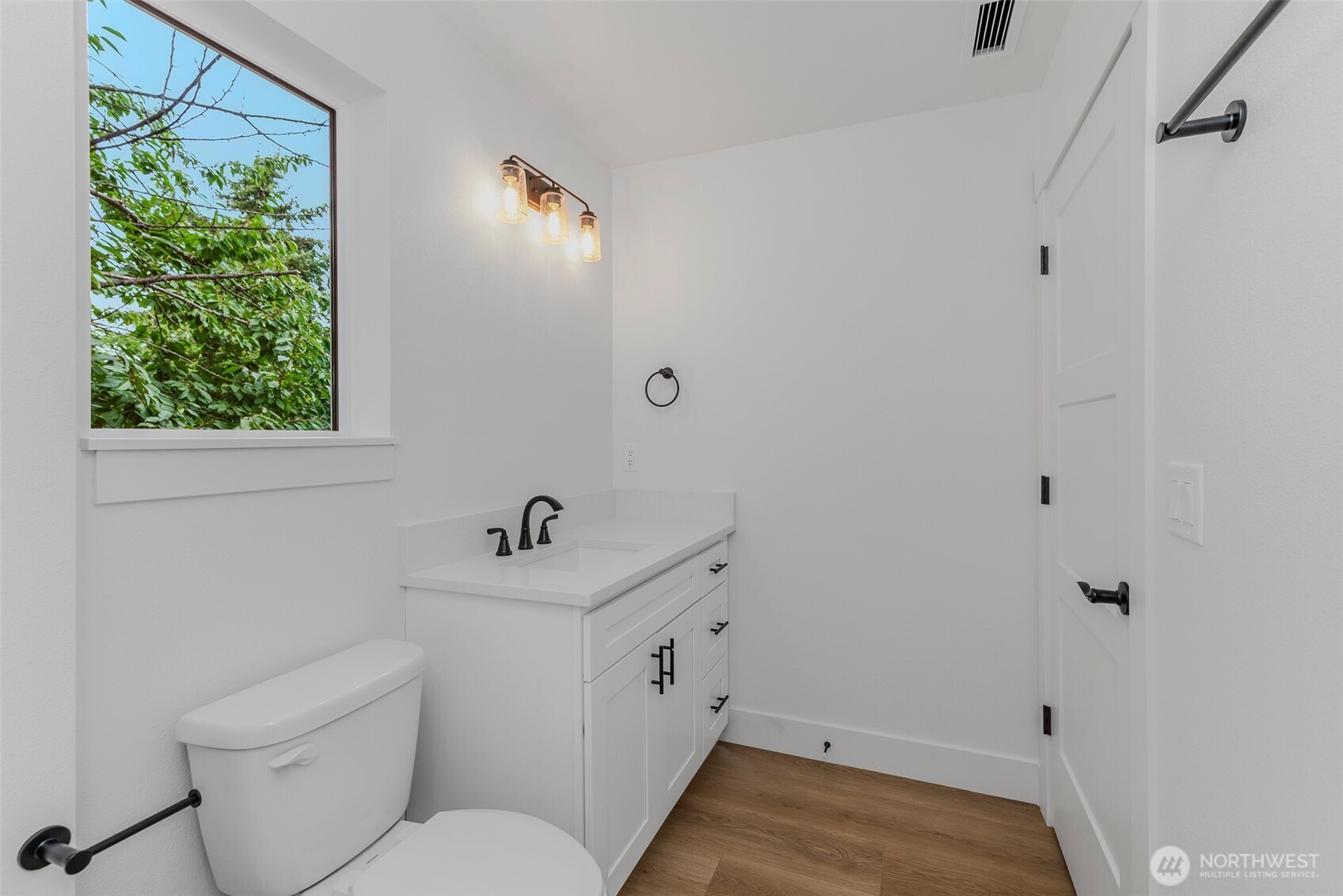 1209 S 6th Avenue , Kelso, WA 98626