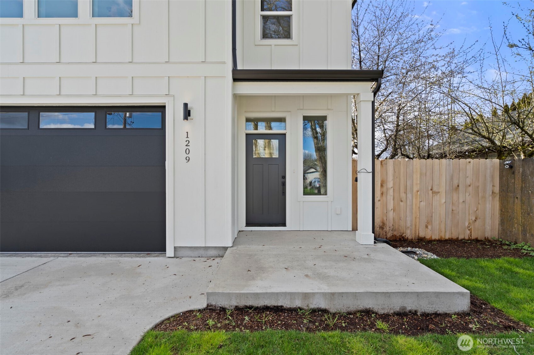 1209 S 6th Avenue , Kelso, WA 98626