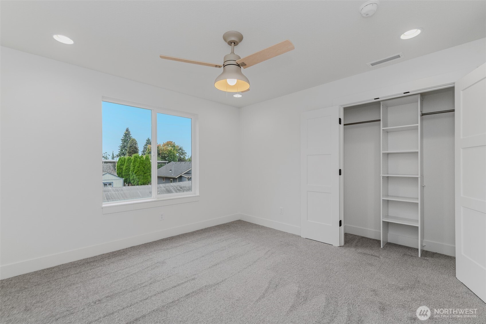 1209 S 6th Avenue , Kelso, WA 98626